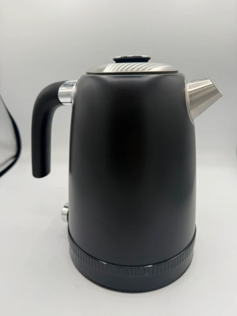 Czajnik Impolio "Czarna Perła" – Twój nowy partner w zbrodni (przeciwko porannej śpiączce)