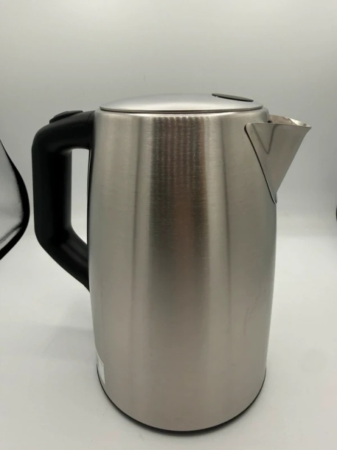 Czajnik Midea "Srebrny Ekspres" – Stalowa siła w Twojej kuchni!