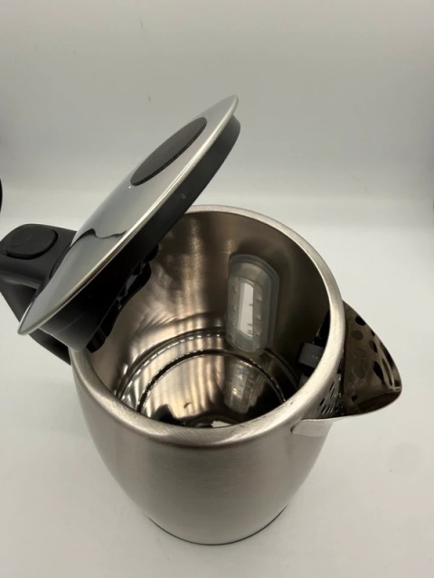 Czajnik Midea "Srebrny Ekspres" – Stalowa siła w Twojej kuchni!