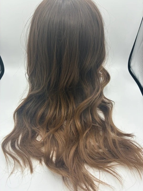 Peruka Brązowa z Grzywką Długa Czekoladowa – Miękkie Fale jak Naturalne!