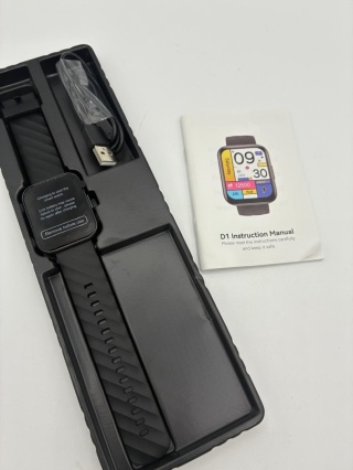 Smartwatch D1: Profesjonalny asystent w kolorze głębokiej czerni.