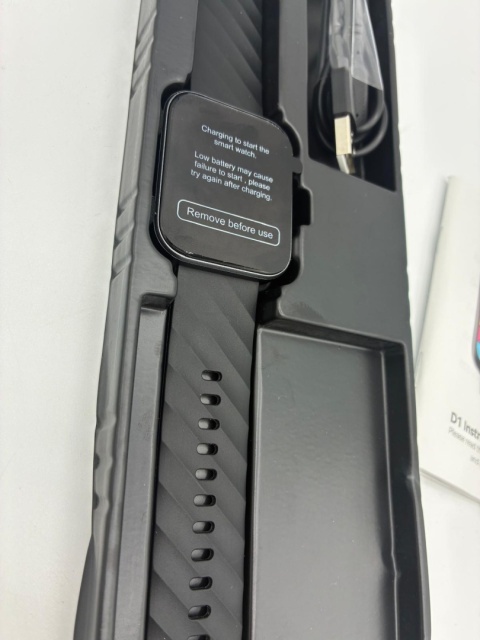 Smartwatch D1: Profesjonalny asystent w kolorze głębokiej czerni.