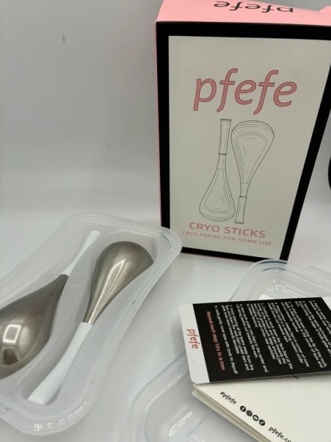 Krioterapia w Twoim domu: Profesjonalne Cryo Sticks Pfefe – Pożegnaj opuchliznę i cienie pod oczami