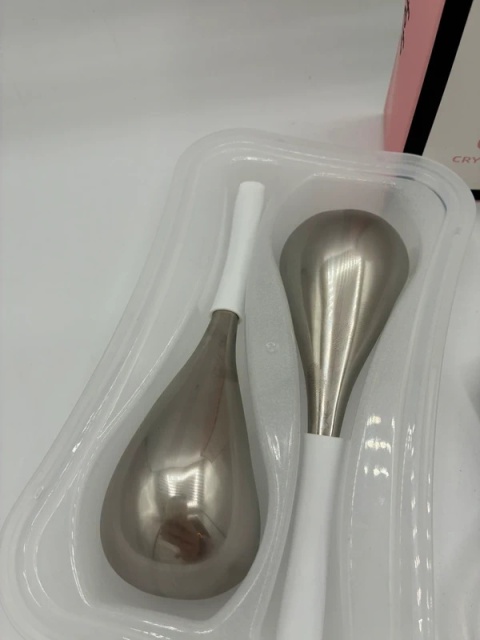 Krioterapia w Twoim domu: Profesjonalne Cryo Sticks Pfefe – Pożegnaj opuchliznę i cienie pod oczami