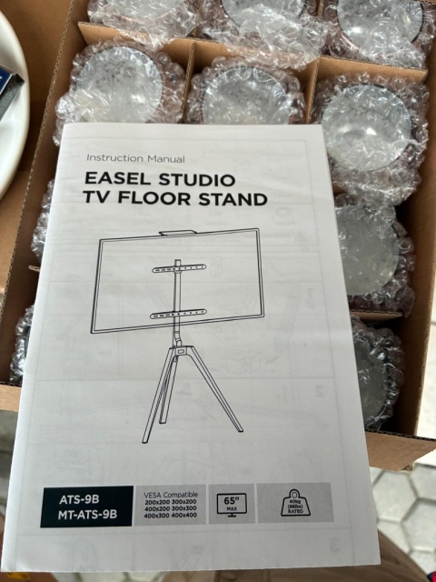 Designerski Stojak TV na drewnianym trójnogu – Loftowy styl!