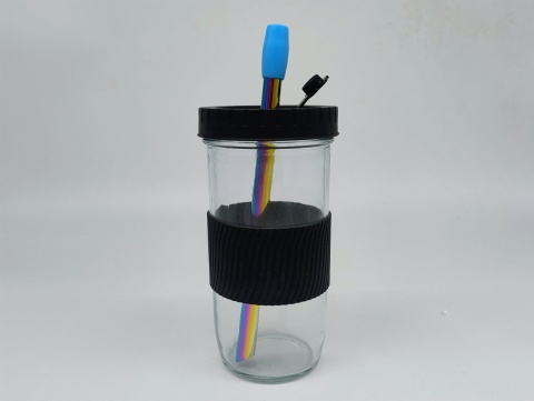 Designerski Zestaw 2 Kubków Szklanych z Tęczową Słomką – Twoje ulubione napoje w wersji Premium