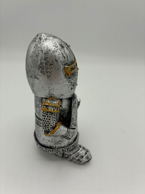 Figurka Rycerz Zakonny 15cm – Średniowieczny Wojownik z Tarczą