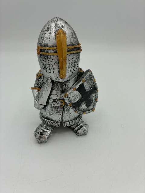 Figurka Rycerz Zakonny 15cm – Średniowieczny Wojownik z Tarczą
