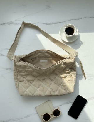 Pikowana Torebka Damska na Ramię – Lekka Torba Miejska Listonoszka