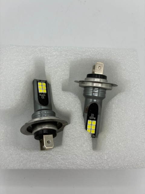 Żarówki samochodowe LED H7 – Zestaw 2 szt. dla lepszej widoczności i nowoczesnego wyglądu