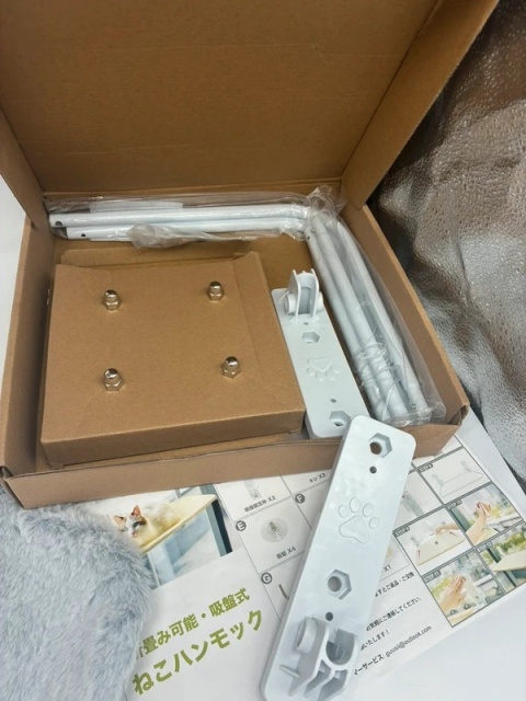 Puszysty Hamak Okienny dla Kota na Przyssawki | Legowisko VIP "Królewski Widok"