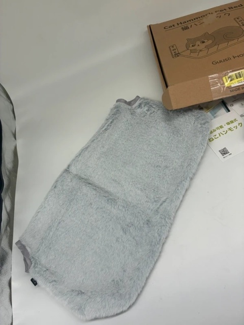 Puszysty Hamak Okienny dla Kota na Przyssawki | Legowisko VIP "Królewski Widok"