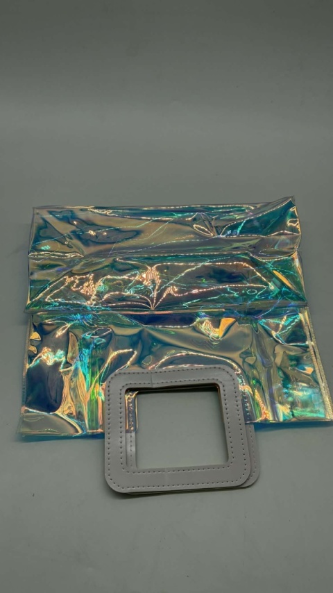 Torebka "Aurora Prism" – Twój Osobisty Kawałek Tęczy w Wydaniu Glamour