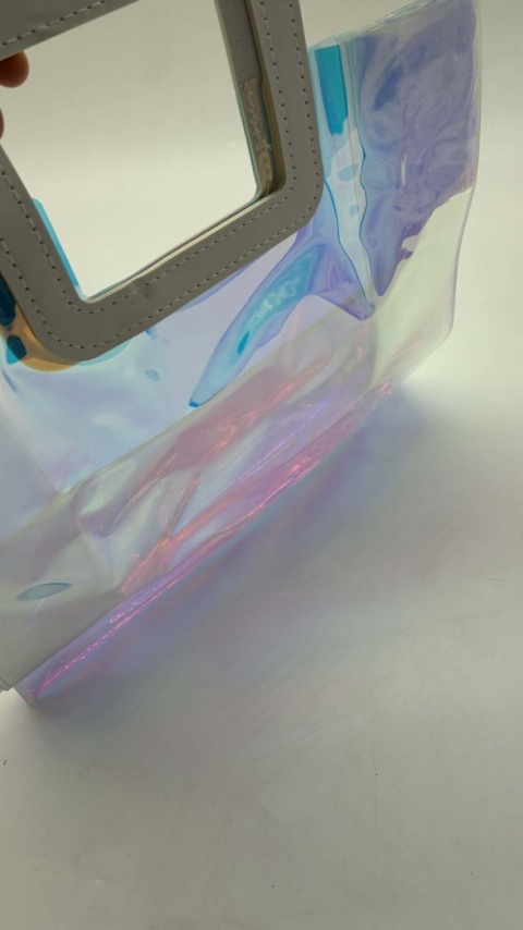 Torebka "Aurora Prism" – Twój Osobisty Kawałek Tęczy w Wydaniu Glamour