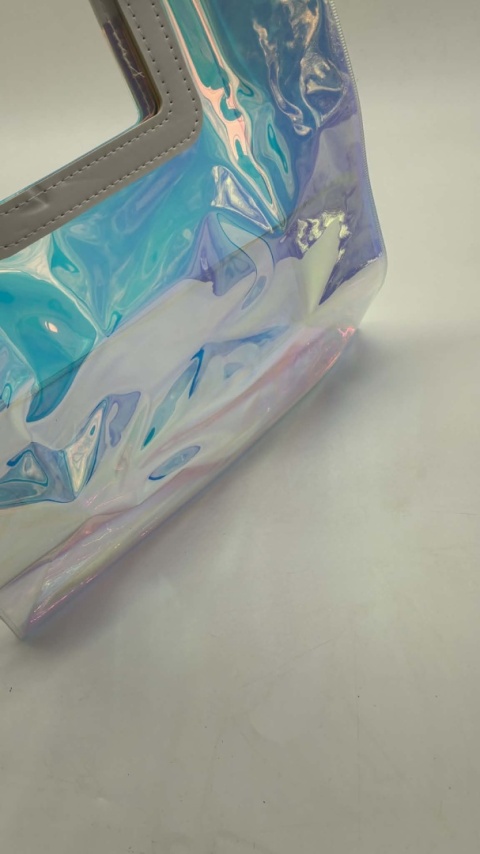 Torebka "Aurora Prism" – Twój Osobisty Kawałek Tęczy w Wydaniu Glamour