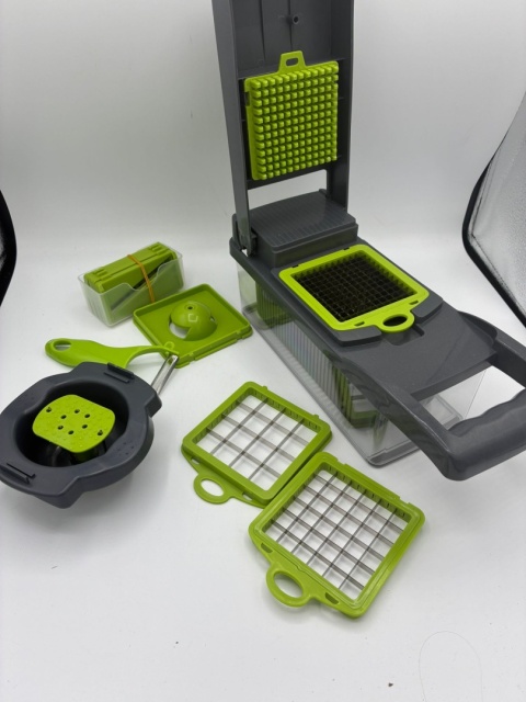 Wielofunkcyjna Krajalnica do Warzyw Veggie Slicer 16w1 – Sałatka w minutę!